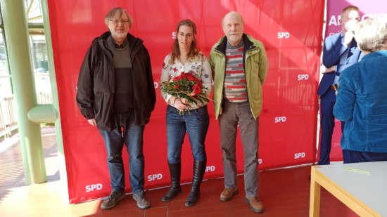 Andrea Prell und die Elzer Delegierten Eckhard Rotter und Siegfried Gatz