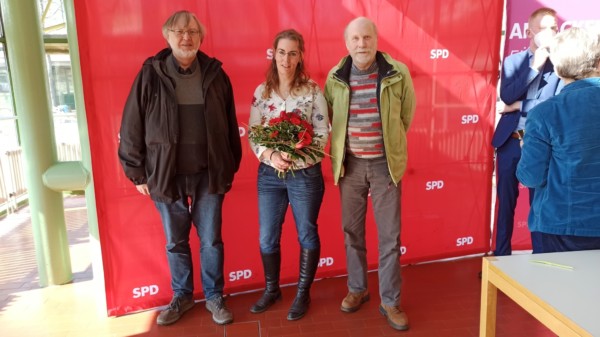 Andrea Prell und die Elzer Delegierten Eckhard Rotter und Siegfried Gatz